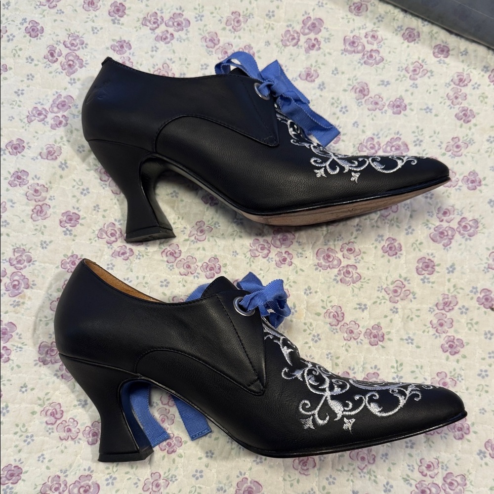 John Fluevog Black Pointed Heels with Silver Heart Embroidery and Blue Ribbon - Picture 4 of 6
